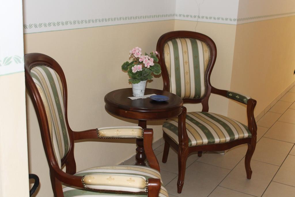 Villa Carla Castino Esterno foto